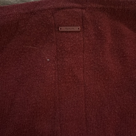 Burgundy bench v neck pullover sweater - Picture 3 of 3